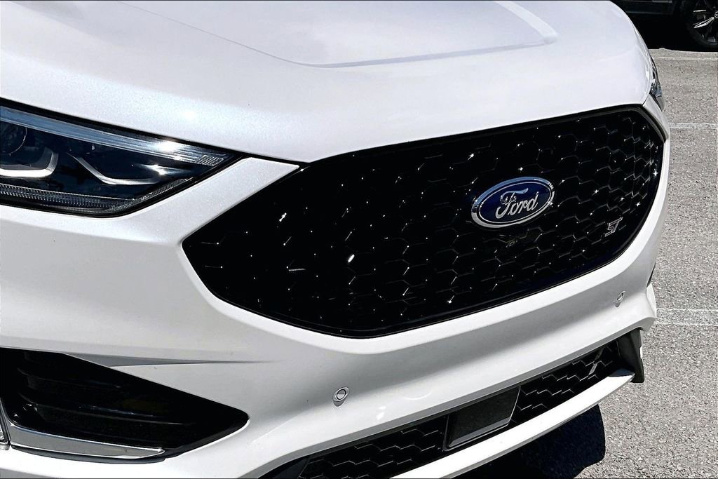 Used 2019 Ford Edge ST w/ Equipment Group 401A AWD/4WD image 11