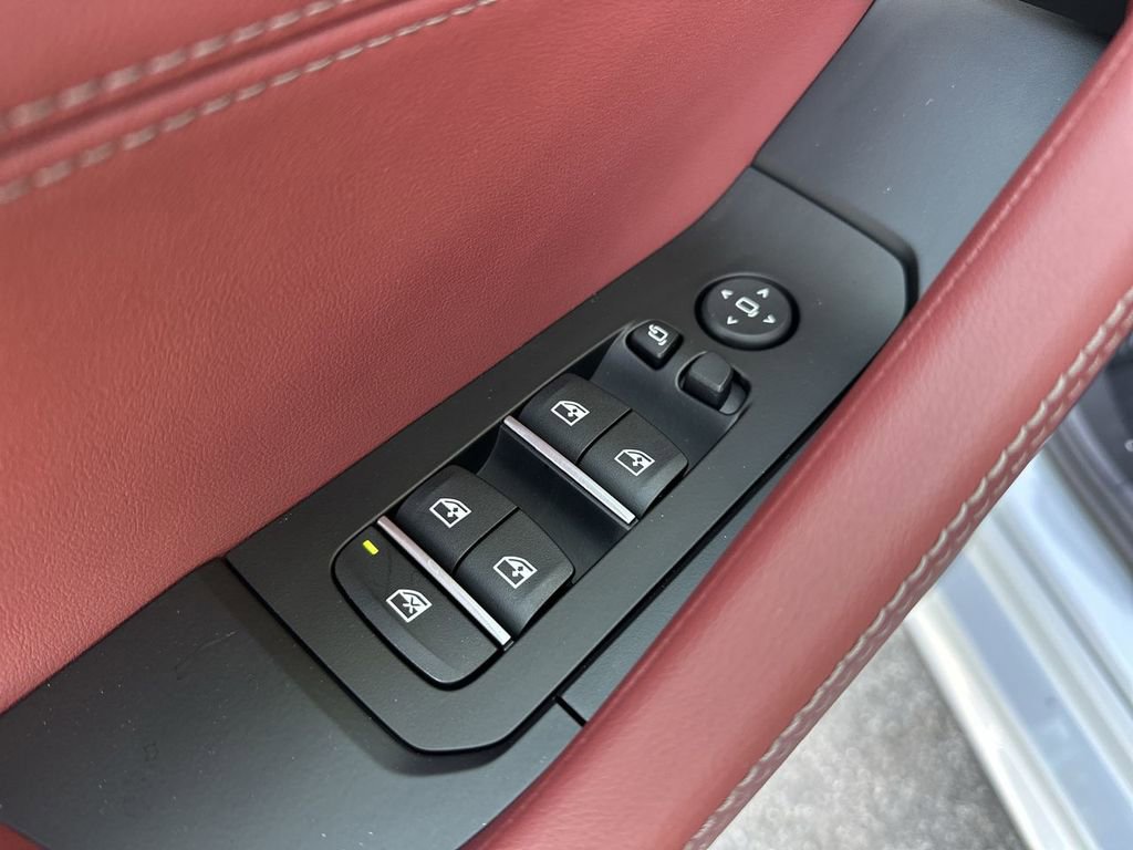 New 2026 BMW X6 xDrive40i w/ Executive Package image 17