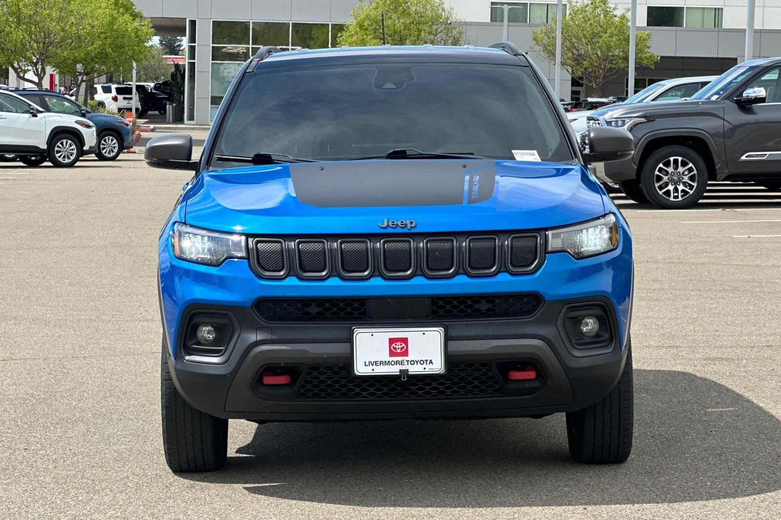 Used 2022 Jeep Compass Trailhawk AWD/4WD image 9