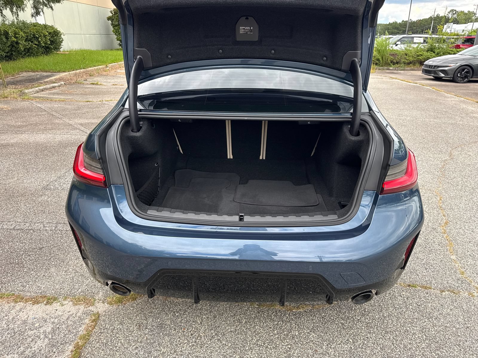 Used 2025 BMW 330i Sedan w/ M Sport Package RWD image 18