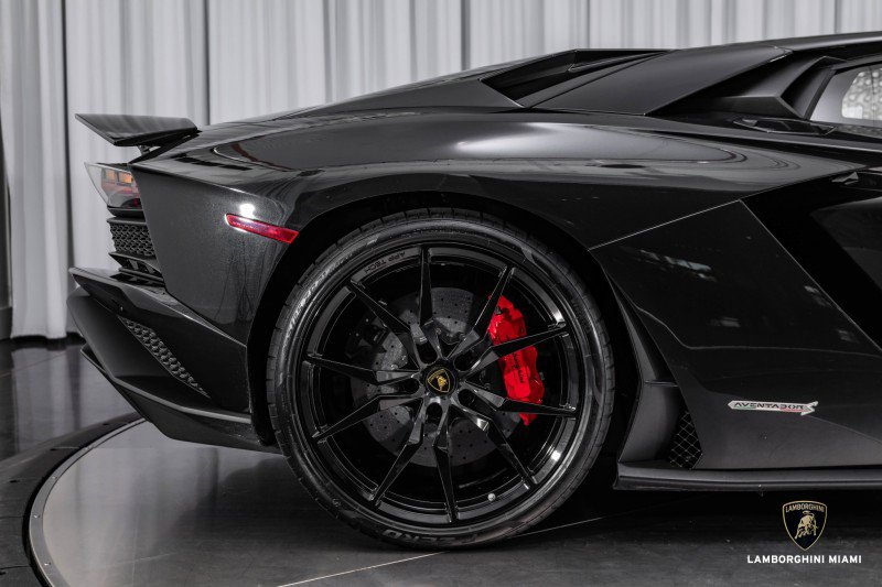 Used 2018 Lamborghini Aventador S image 43