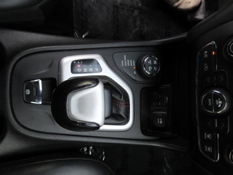 Used 2016 Jeep Cherokee Trailhawk w/ Comfort/Convenience Group image 18