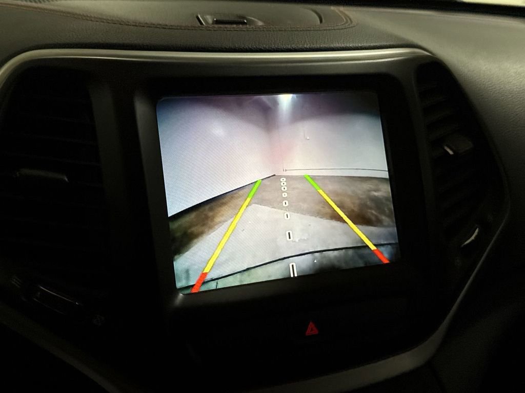 Used 2016 Jeep Cherokee Trailhawk image 16