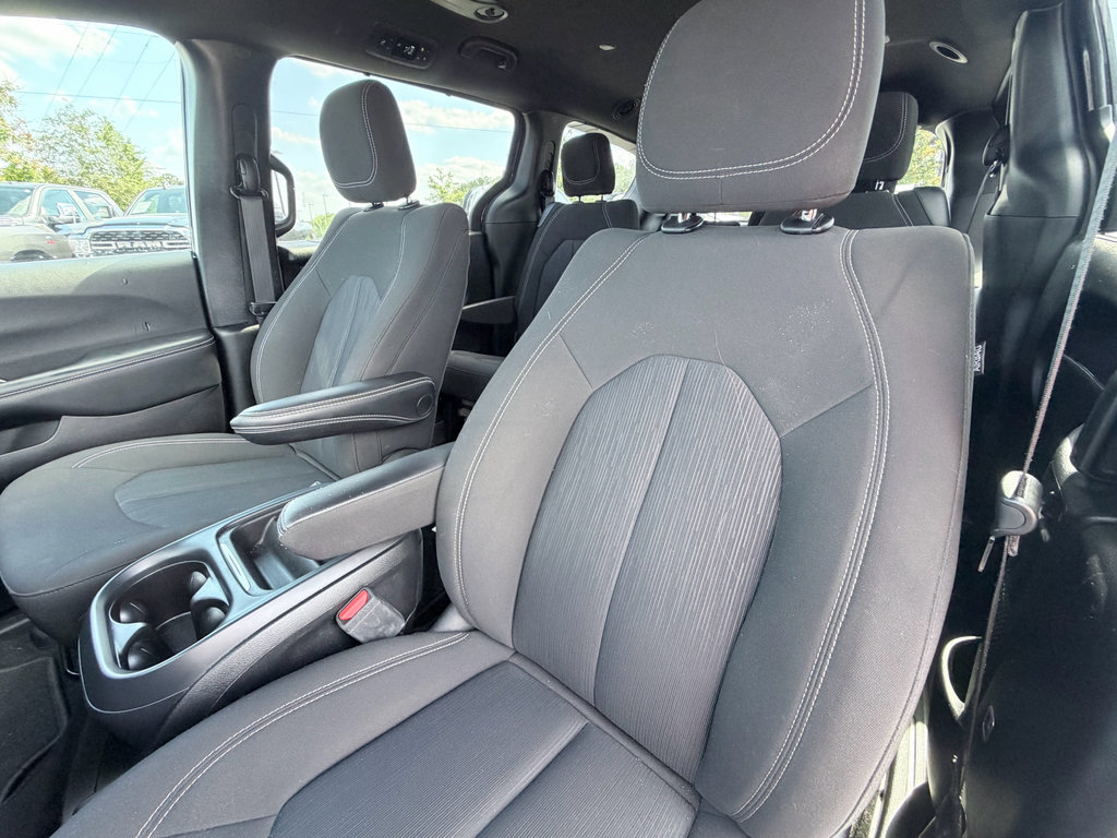 Used 2022 Chrysler Pacifica Touring FWD image 23