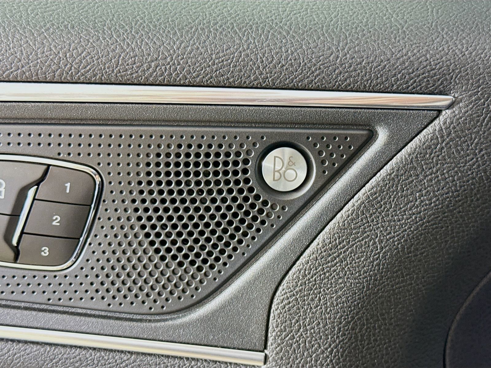 Used 2020 Ford Edge ST image 19