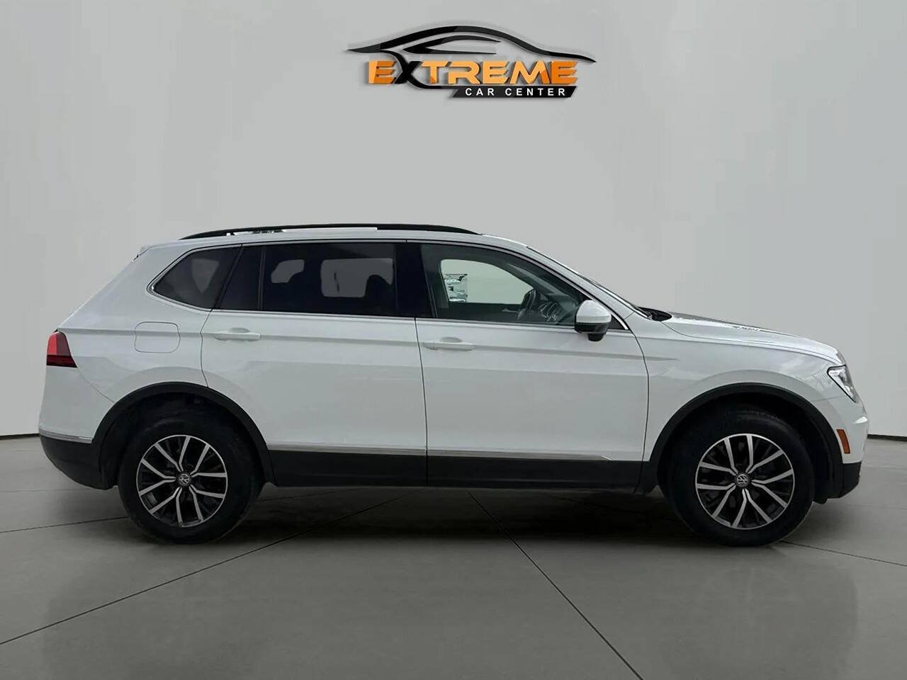 Used 2020 Volkswagen Tiguan SE w/ Panoramic Sunroof Package AWD/4WD image 7