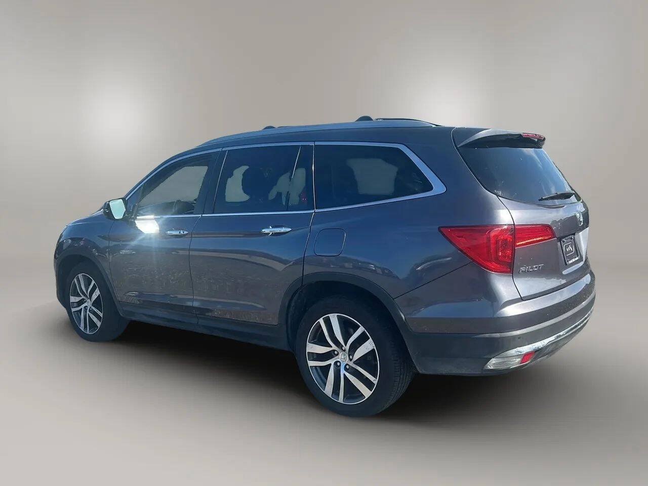 Used 2016 Honda Pilot Touring image 5