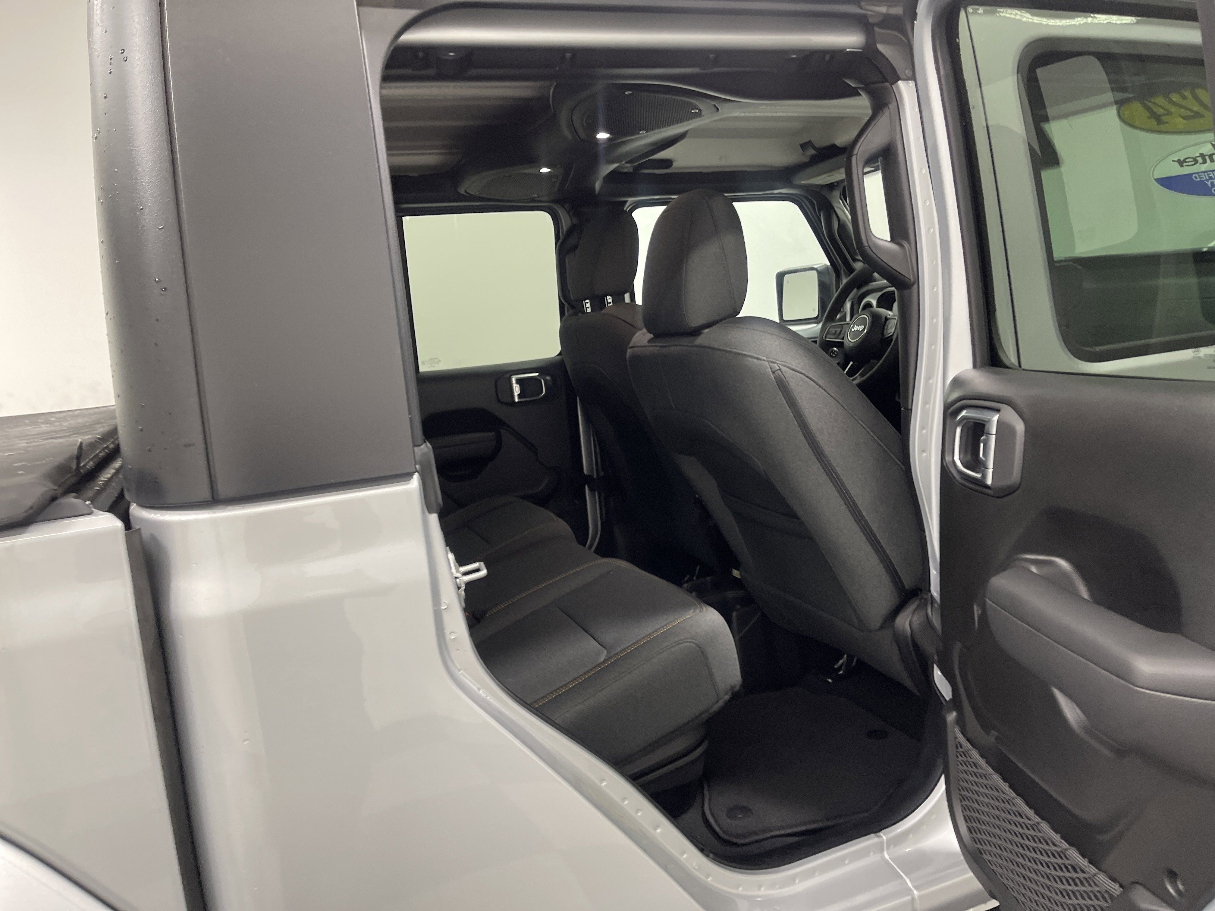 Used 2024 Jeep Gladiator Sport image 19