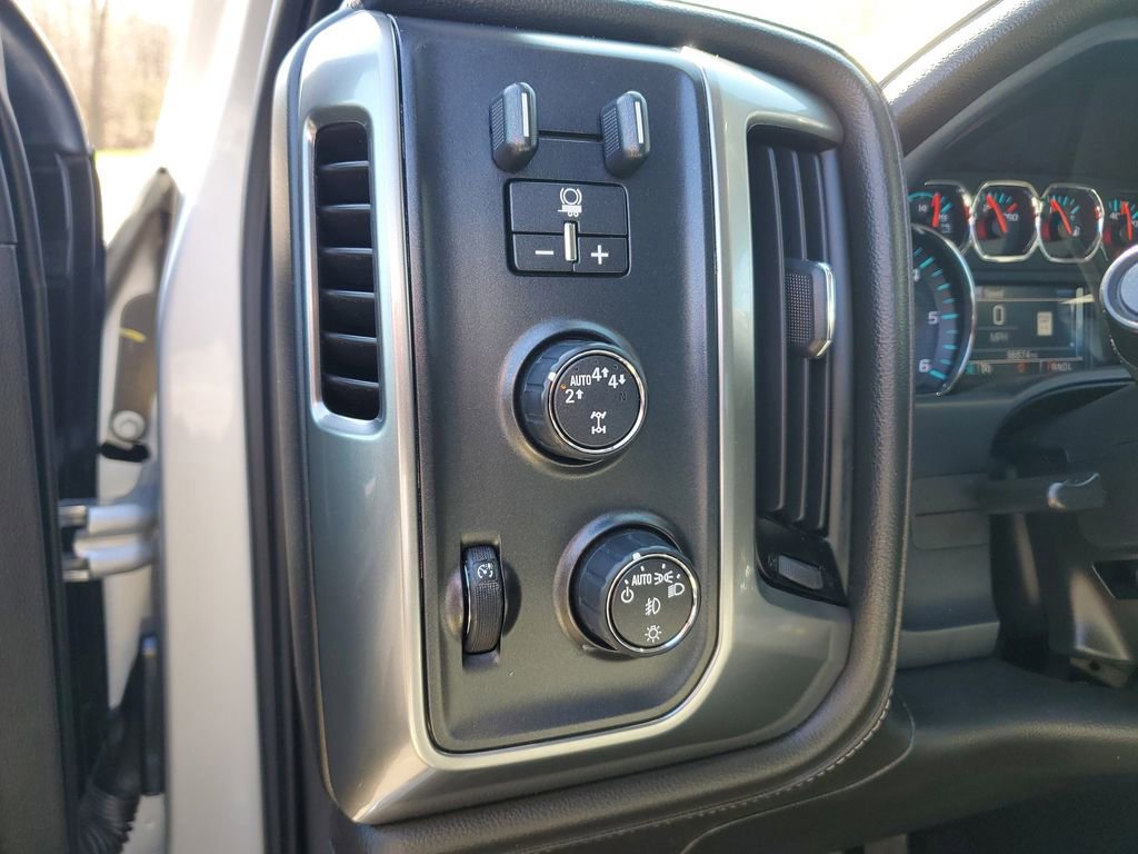Used 2018 Chevrolet Silverado 1500 LTZ Z71 w/ LTZ Plus Package AWD/4WD image 17