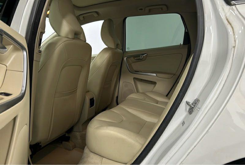 Used 2016 Volvo XC60 T5 Premier image 10