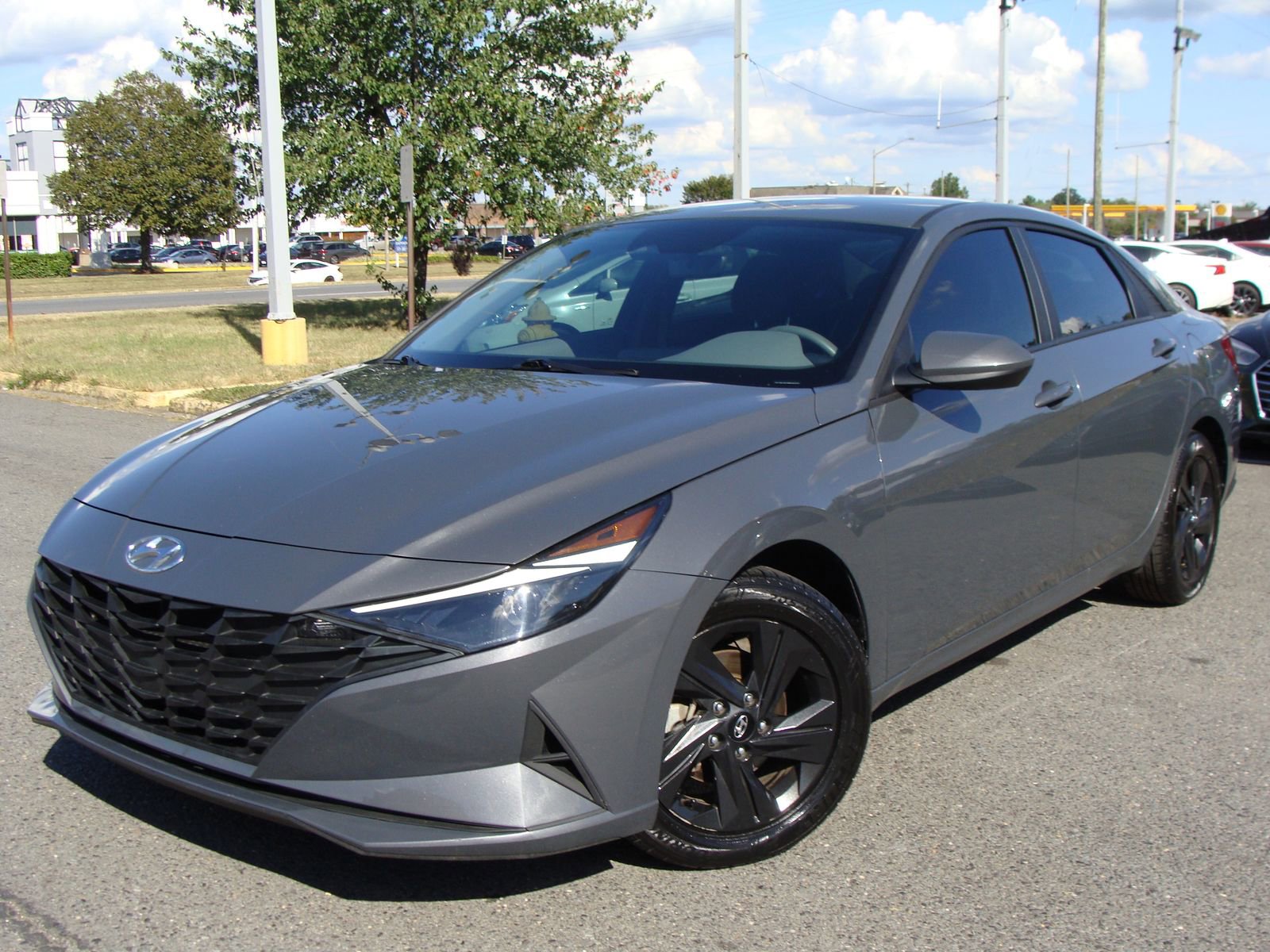 Used 2023 Hyundai Elantra SEL w/ Preferred Accessory Package image 3