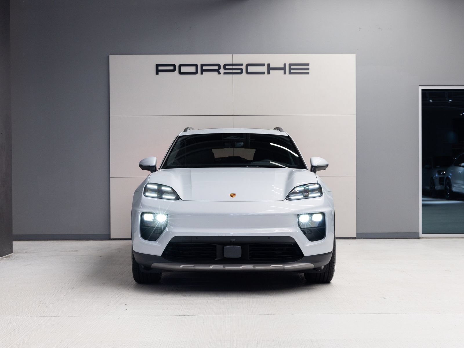 Certified 2026 Porsche Macan 4 Electric AWD/4WD image 10