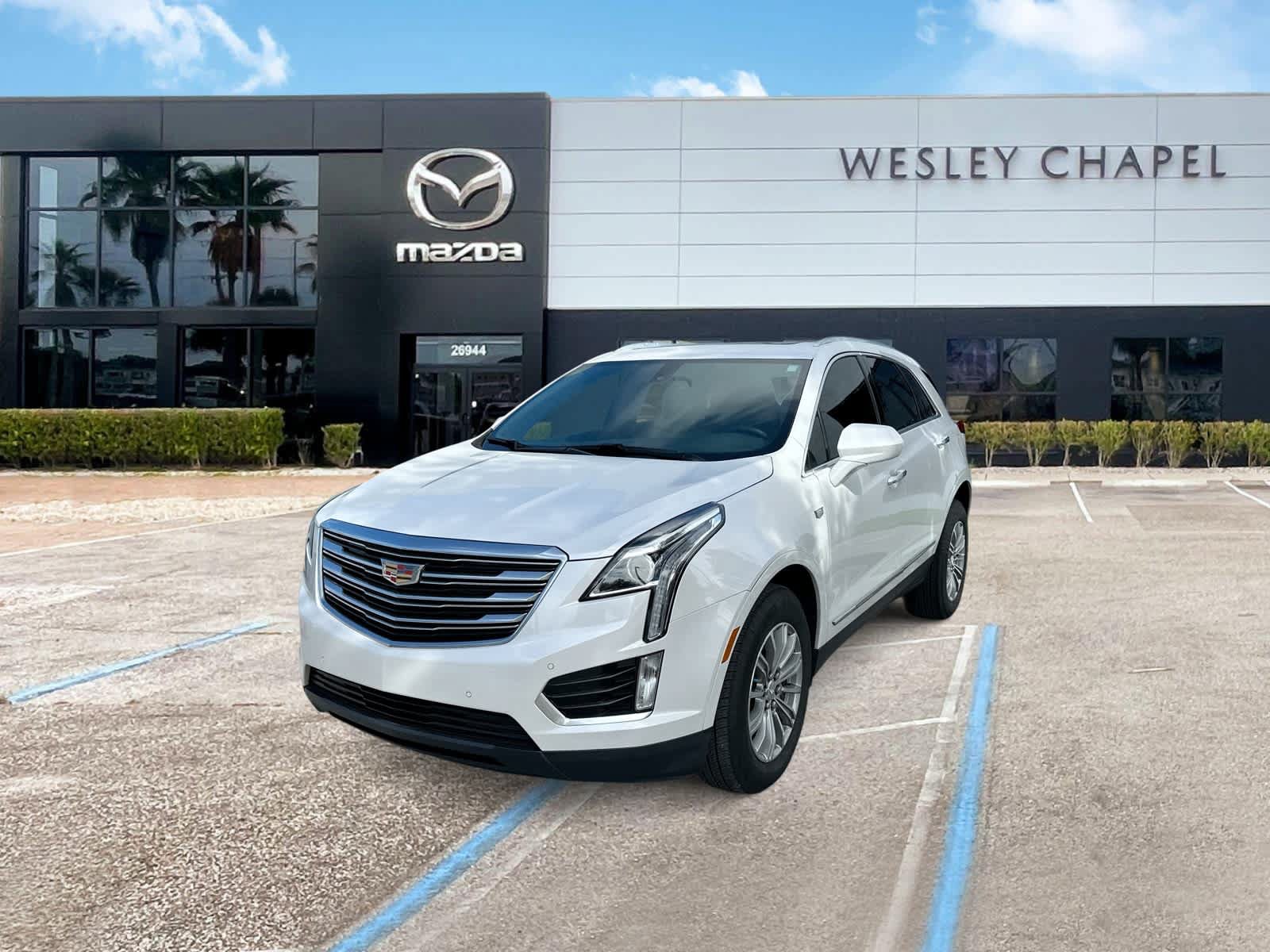 Used 2017 Cadillac XT5 Luxury FWD image 1