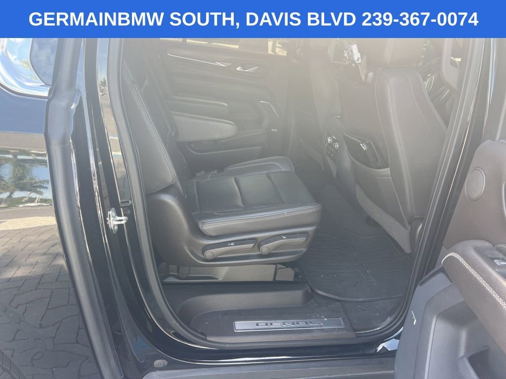 Used 2021 GMC Yukon XL Denali w/ Denali Premium Package AWD/4WD image 15