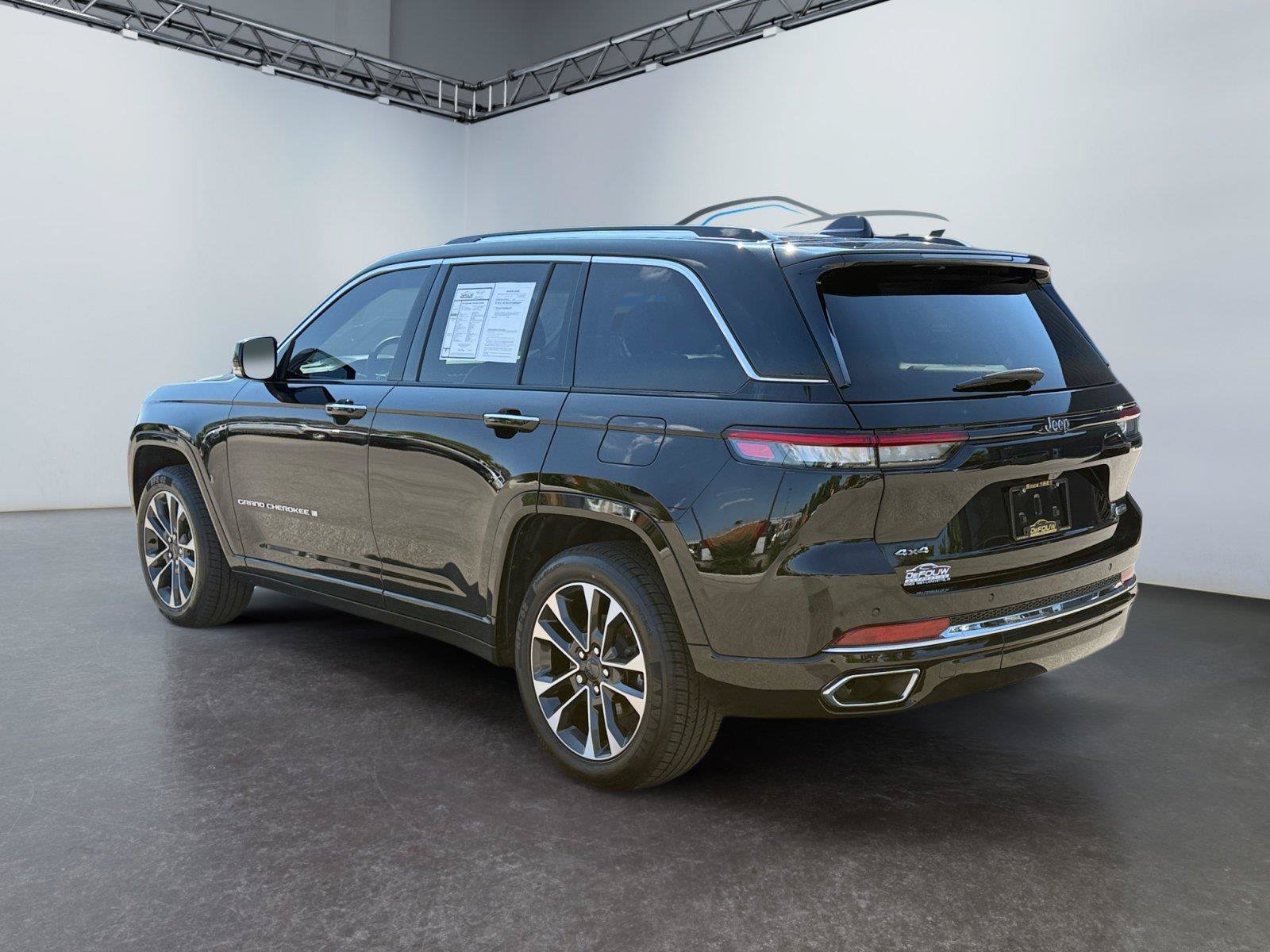 Used 2022 Jeep Grand Cherokee Overland AWD/4WD image 5
