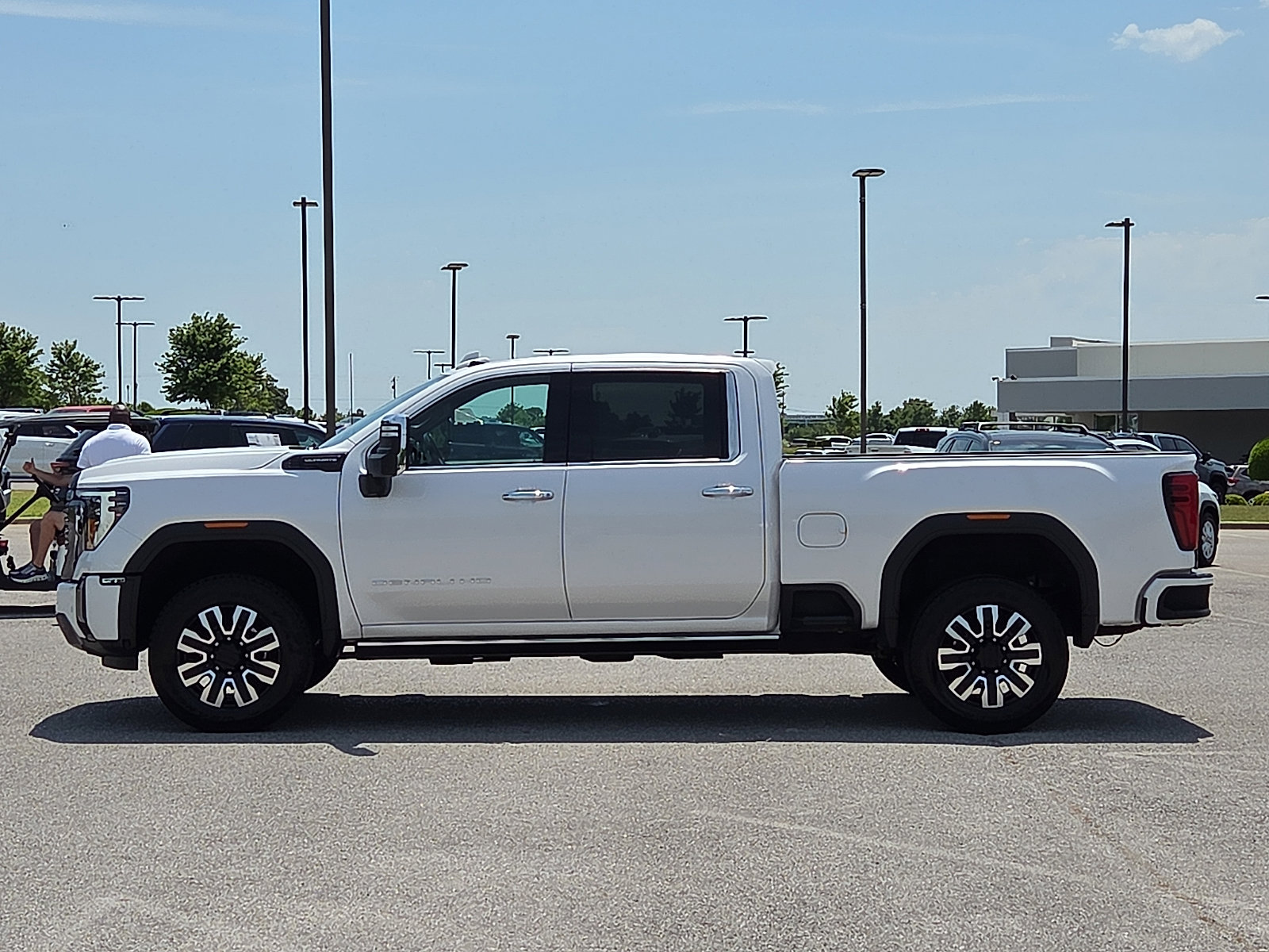 Used 2024 GMC Sierra 3500 Denali Ultimate AWD/4WD image 3