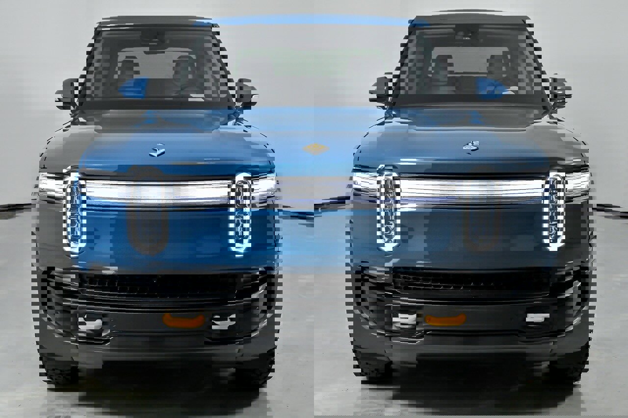 Used 2025 Rivian R1T Premium image 5