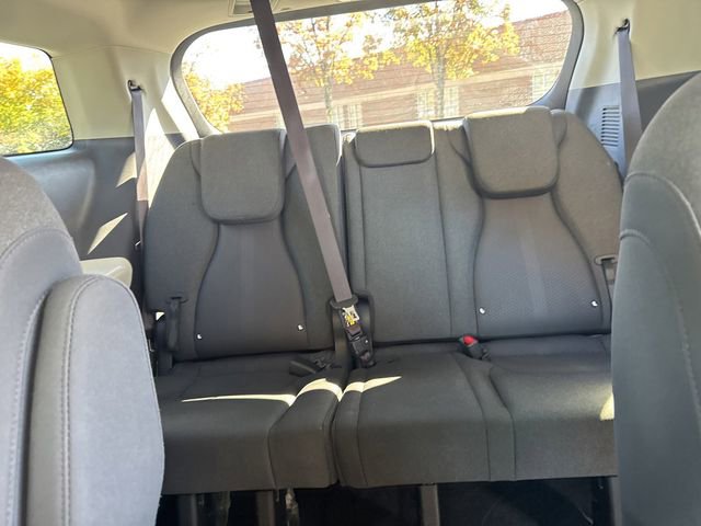 Certified 2023 Kia Carnival LX image 16