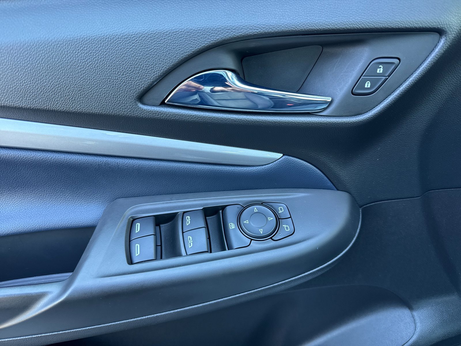 Used 2022 Chevrolet Bolt EUV Premier w/ Launch Edition image 11