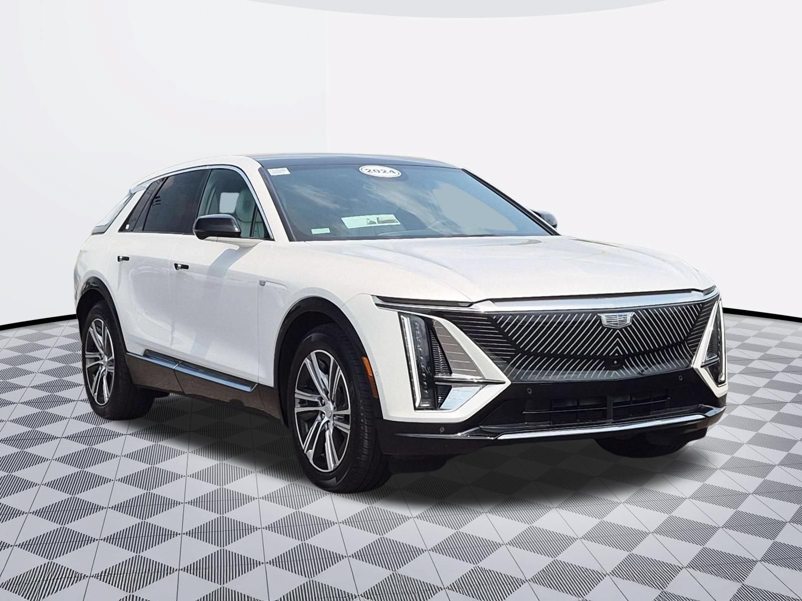 Certified 2024 Cadillac Lyriq Luxury AWD/4WD image 2