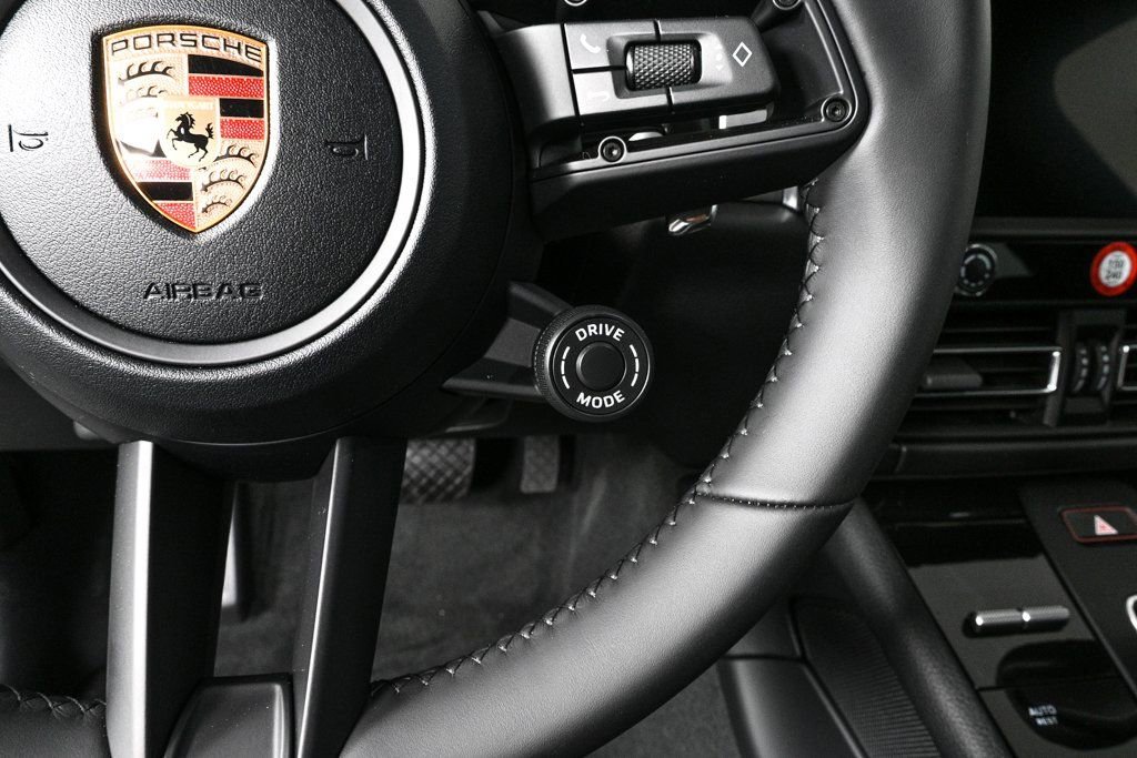 Certified 2026 Porsche Macan image 11