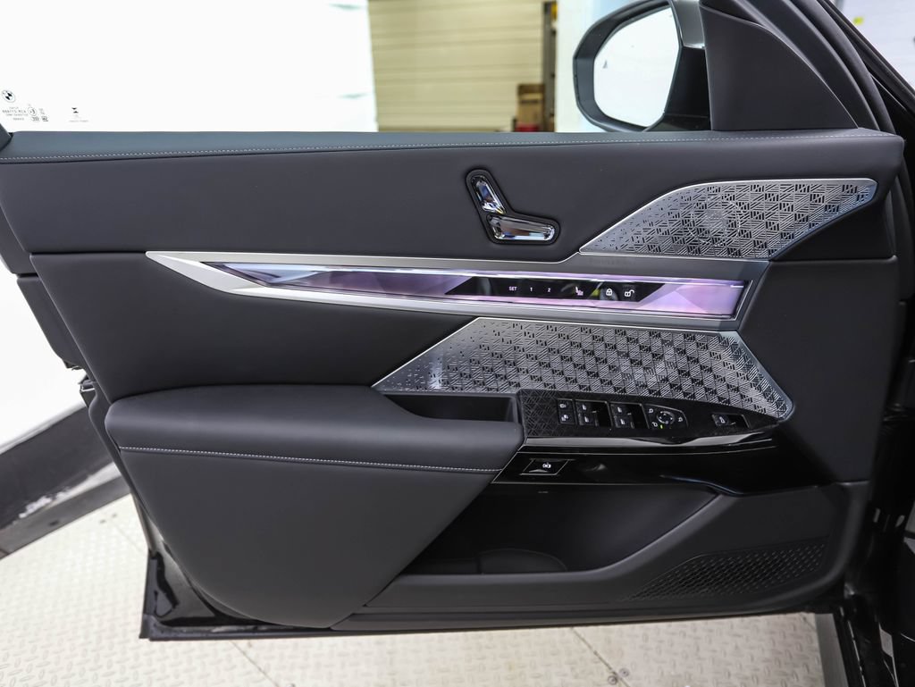 New 2026 BMW i7 xDrive60 w/ Premium Package AWD/4WD image 9