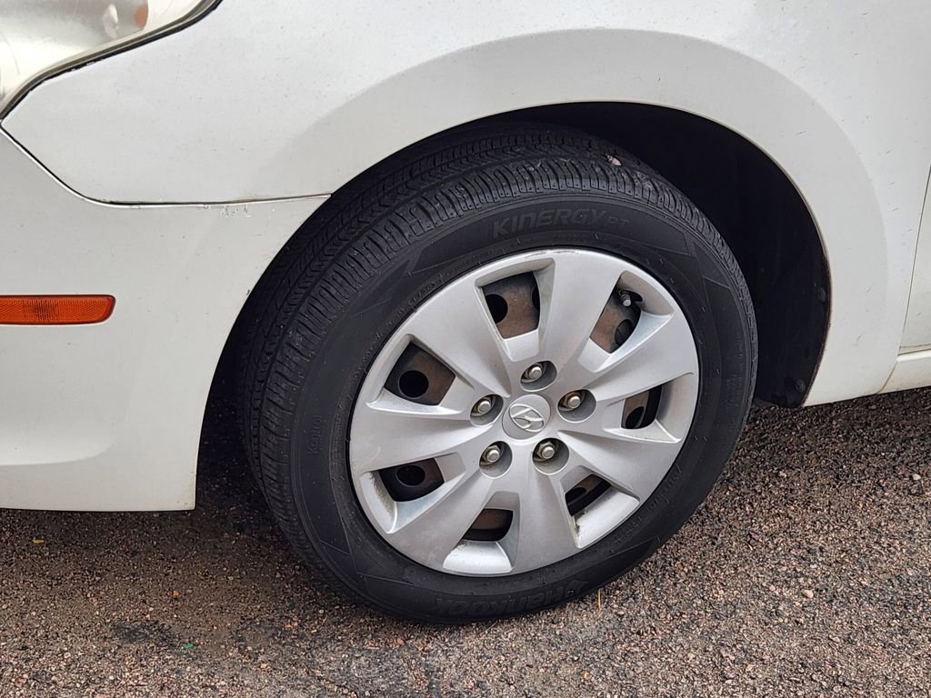 Used 2010 Hyundai Elantra GLS FWD image 14