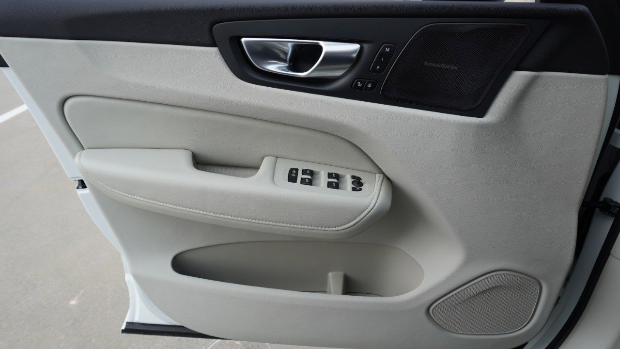 Used 2025 Volvo XC60 B5 Ultra w/ Protection Package Premier image 22