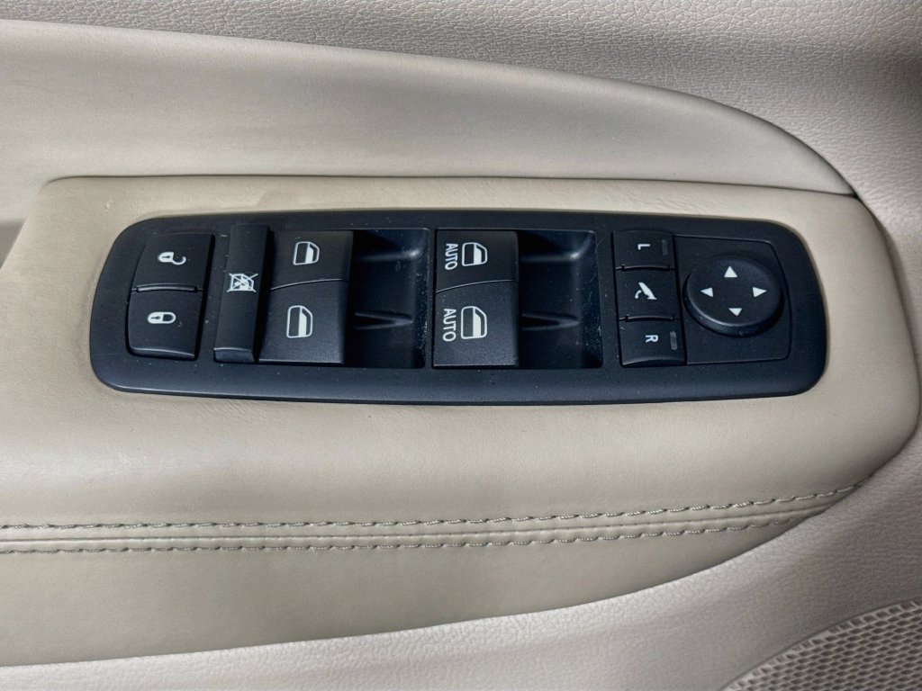 Used 2018 Jeep Grand Cherokee Overland AWD/4WD image 14