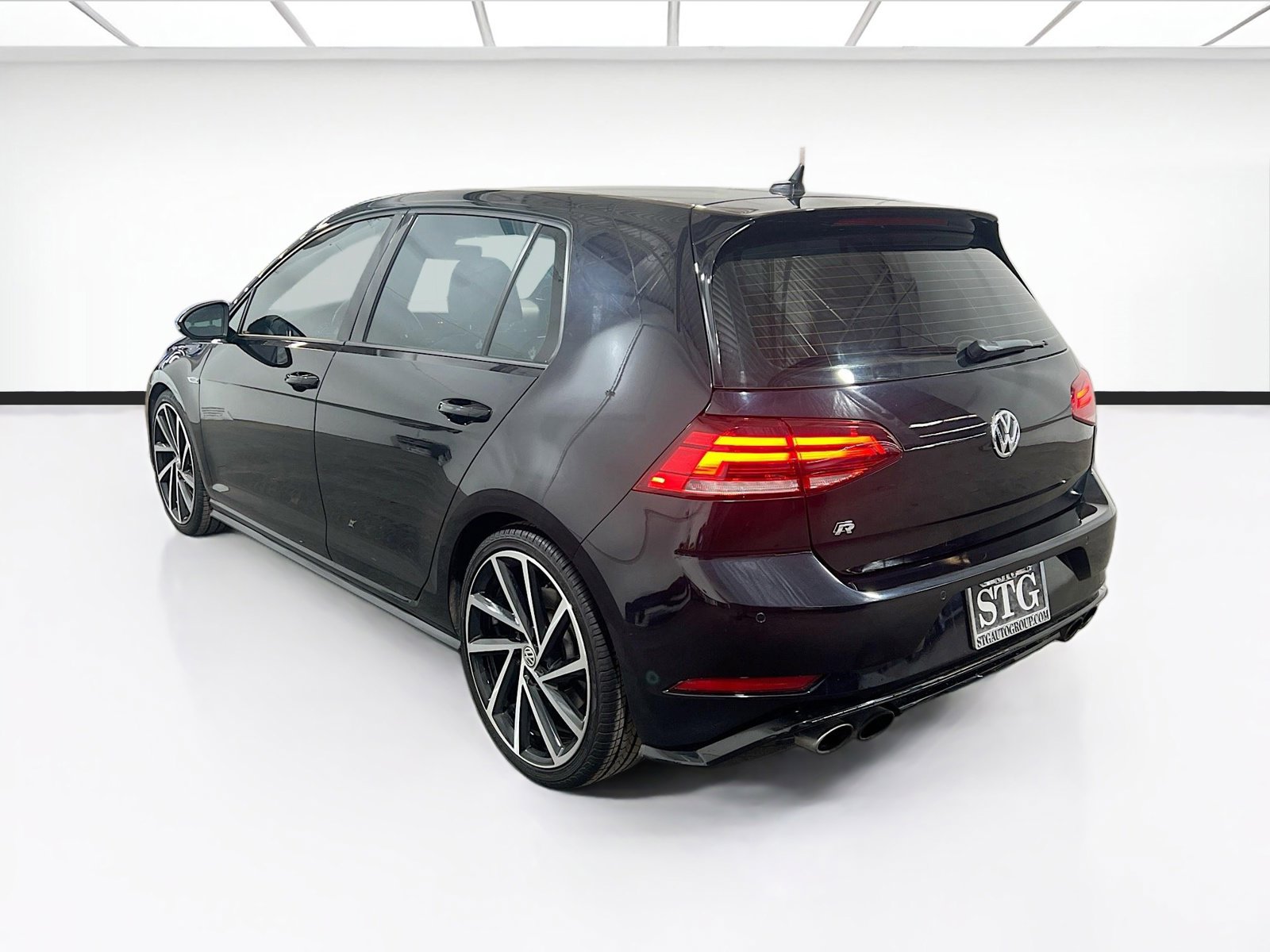 Used 2018 Volkswagen Golf R 4-Door AWD/4WD image 6
