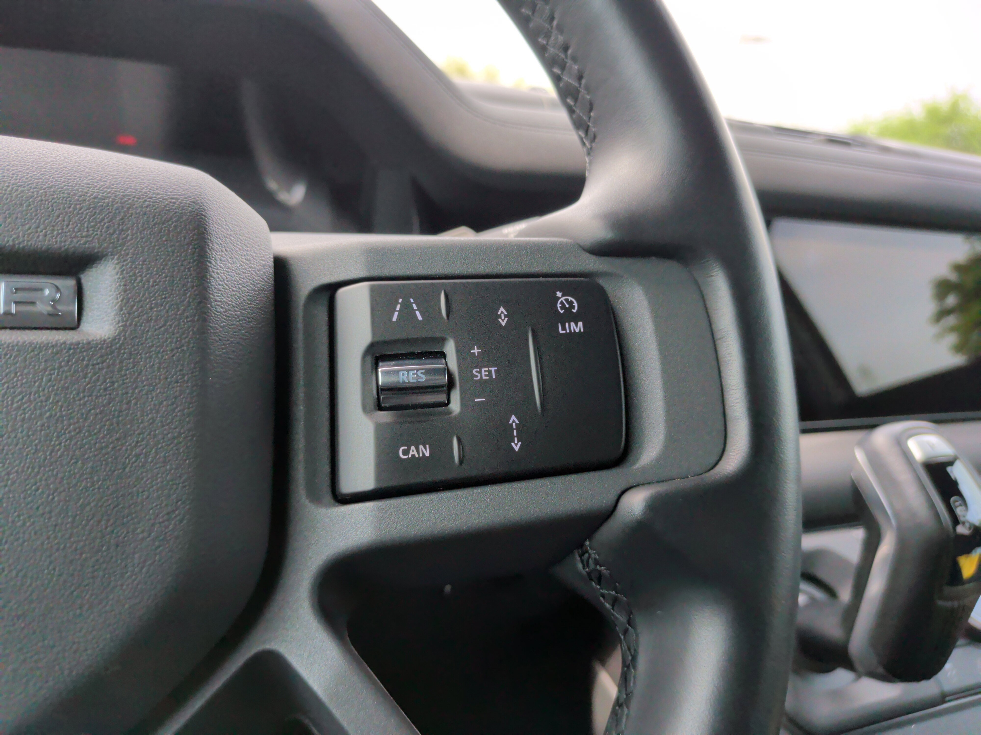 Used 2023 Land Rover Defender 110 X-Dynamic SE image 25