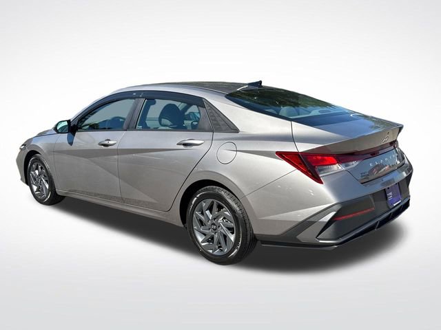 Used 2024 Hyundai Elantra SEL FWD image 3