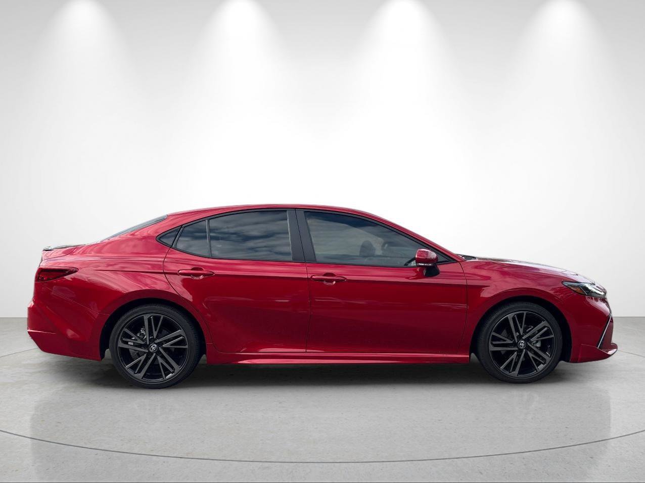 Used 2025 Toyota Camry XSE FWD image 6
