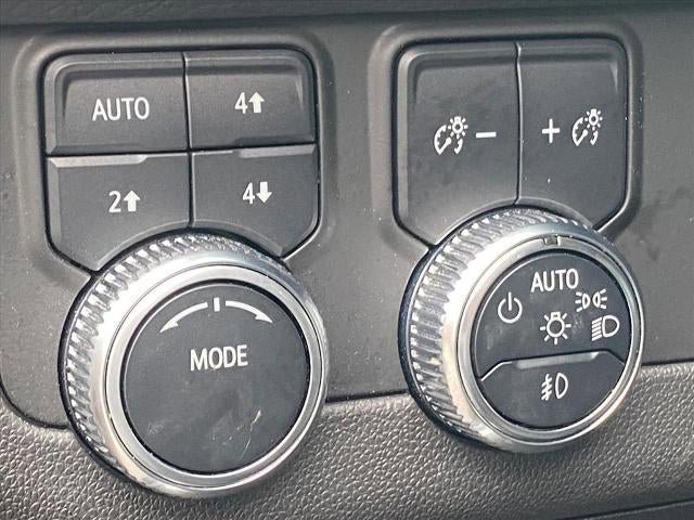 Used 2022 GMC Yukon Denali AWD/4WD image 16