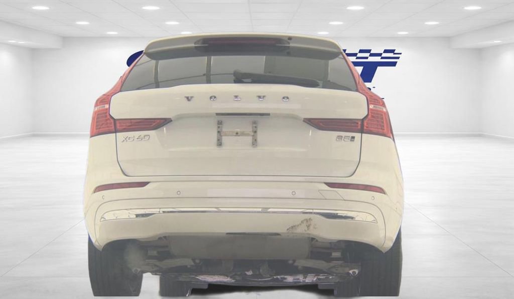 Used 2023 Volvo XC60 B5 Plus w/ Climate Package image 8