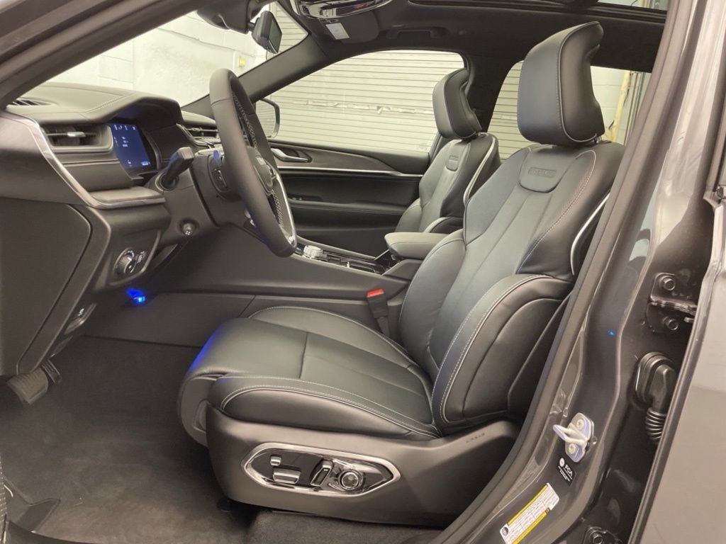 New 2025 Jeep Grand Cherokee L Overland w/ Luxury Tech Group IV AWD/4WD image 19