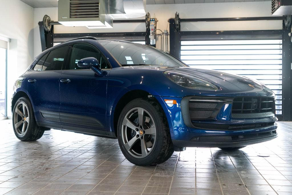 Certified 2026 Porsche Macan AWD/4WD image 8
