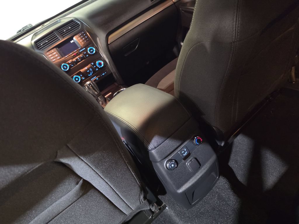 Used 2018 Ford Explorer XLT AWD/4WD image 21