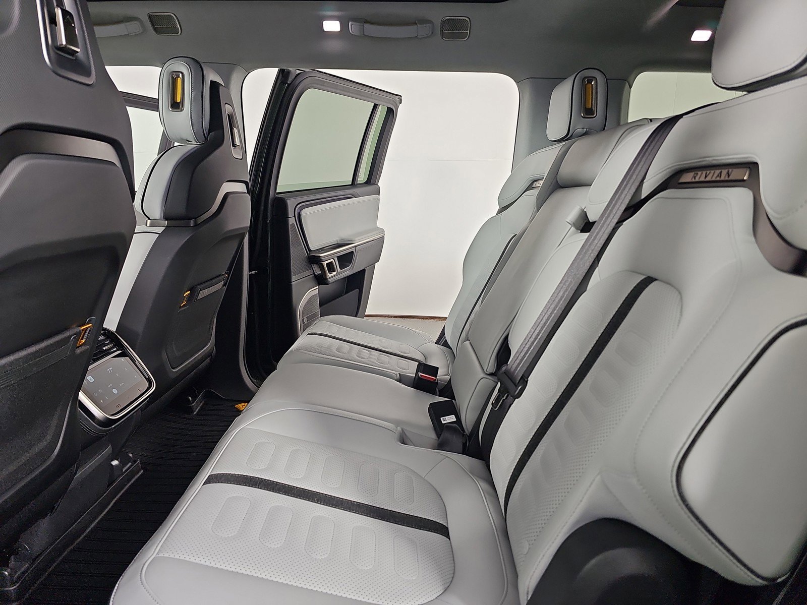 Used 2023 Rivian R1S Adventure AWD/4WD image 21