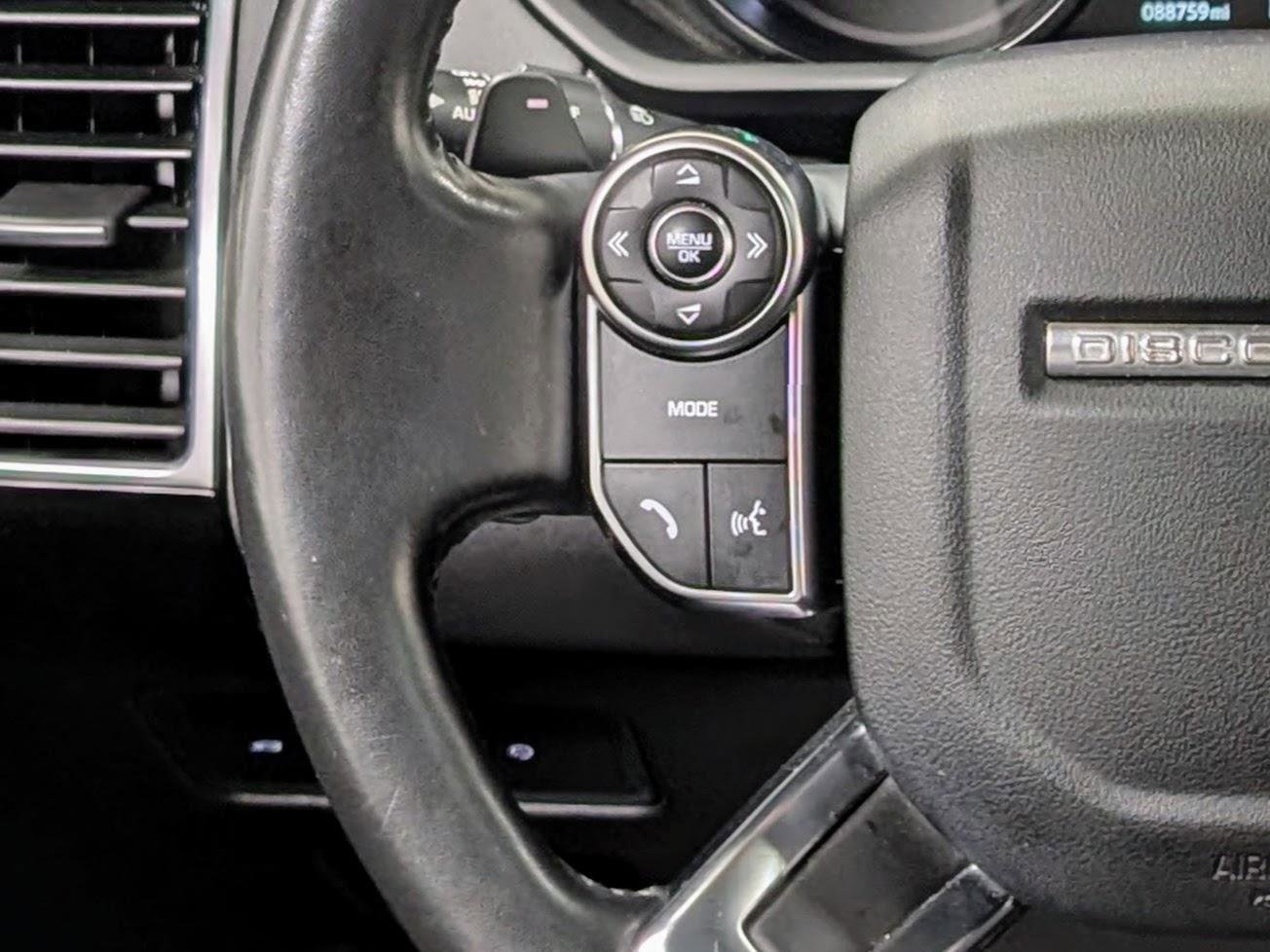 Used 2017 Land Rover Discovery HSE image 37