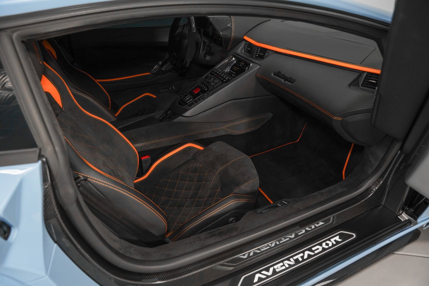 Used 2018 Lamborghini Aventador S image 12