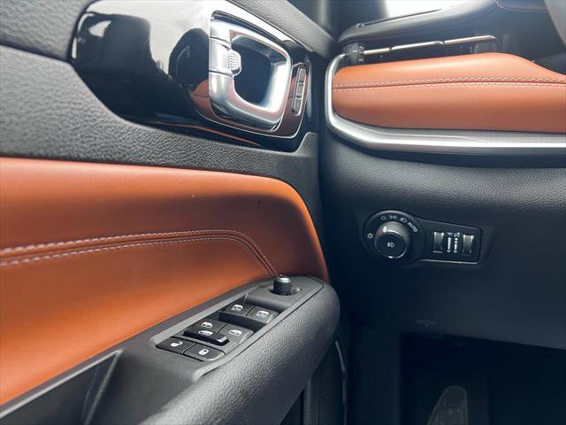 Certified 2025 Jeep Compass Limited w/ Elite Group AWD/4WD image 19