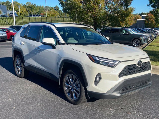 Used 2022 Toyota RAV4 XLE Premium AWD/4WD image 8