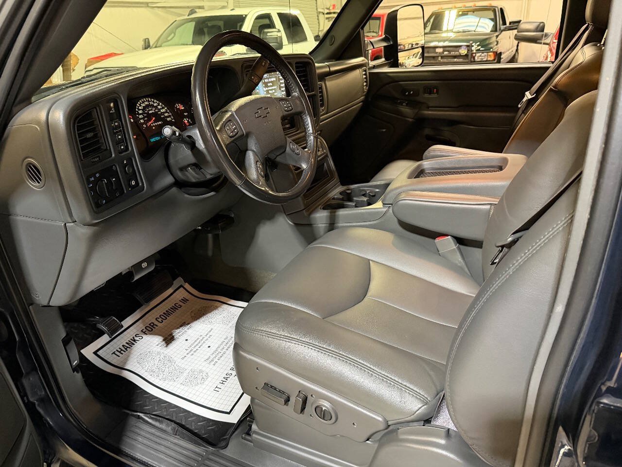 Used 2006 Chevrolet Silverado 2500 LT w/ Heavy-Duty Power Package AWD/4WD image 12