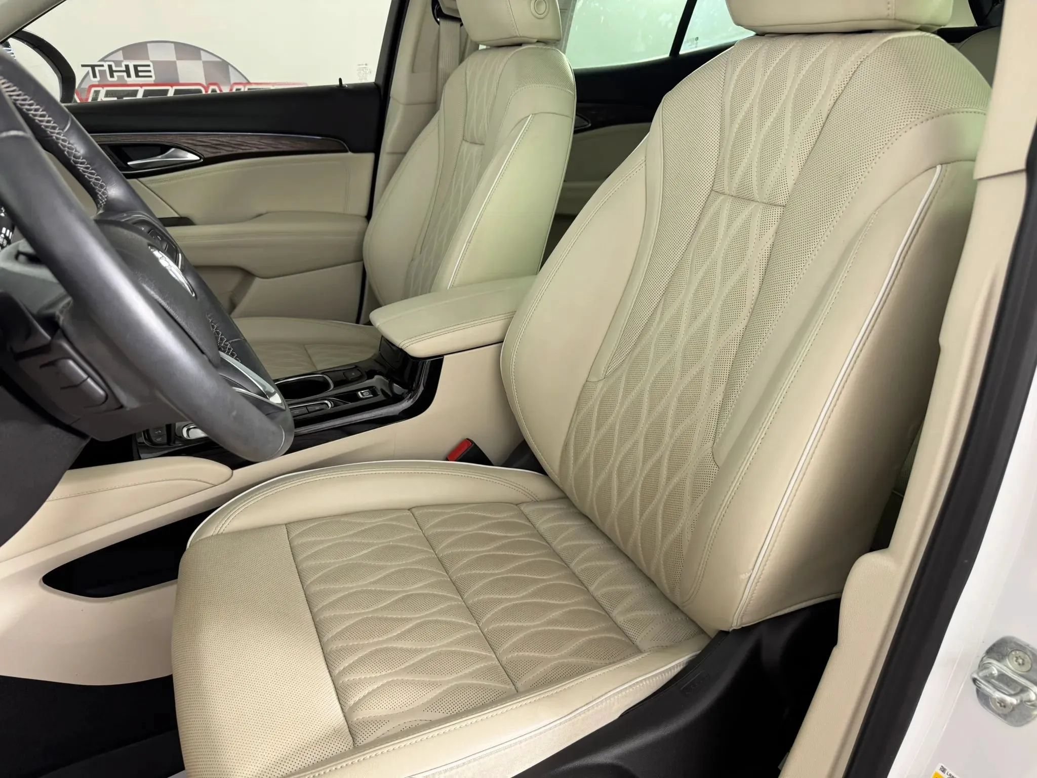 Used 2023 Buick Envision Avenir AWD/4WD image 36