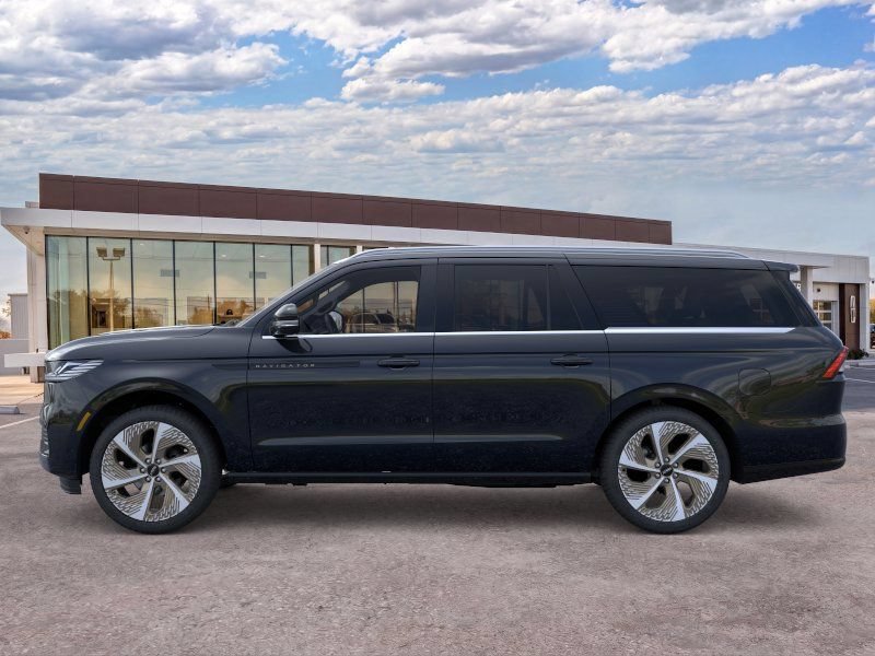 New 2026 Lincoln Navigator L Black Label AWD/4WD image 3