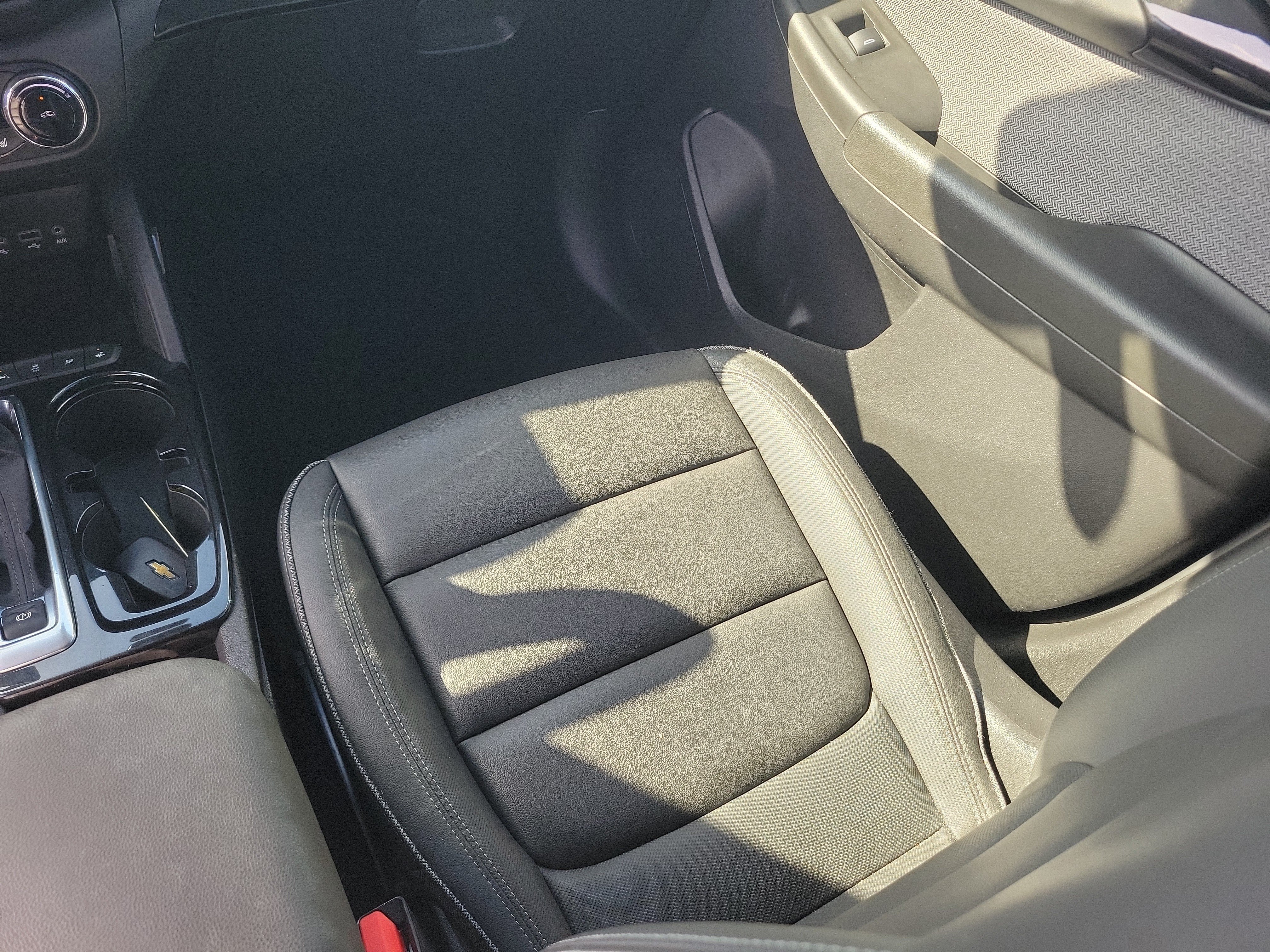 Used 2021 Chevrolet TrailBlazer LT w/ Premium Seating Package FWD image 18