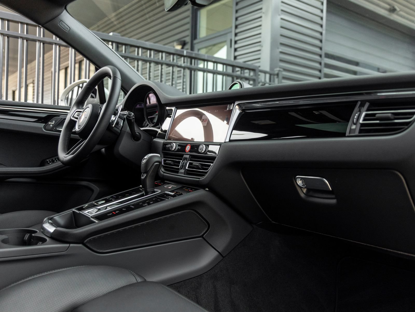 Certified 2026 Porsche Macan AWD/4WD image 45