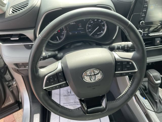 Used 2021 Toyota Highlander Limited FWD image 11