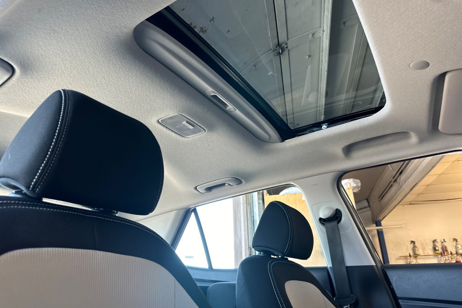 Certified 2025 Hyundai Venue SEL FWD image 17